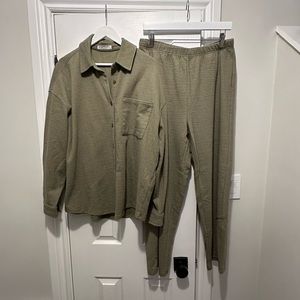 Oversized green knit shirt and pants